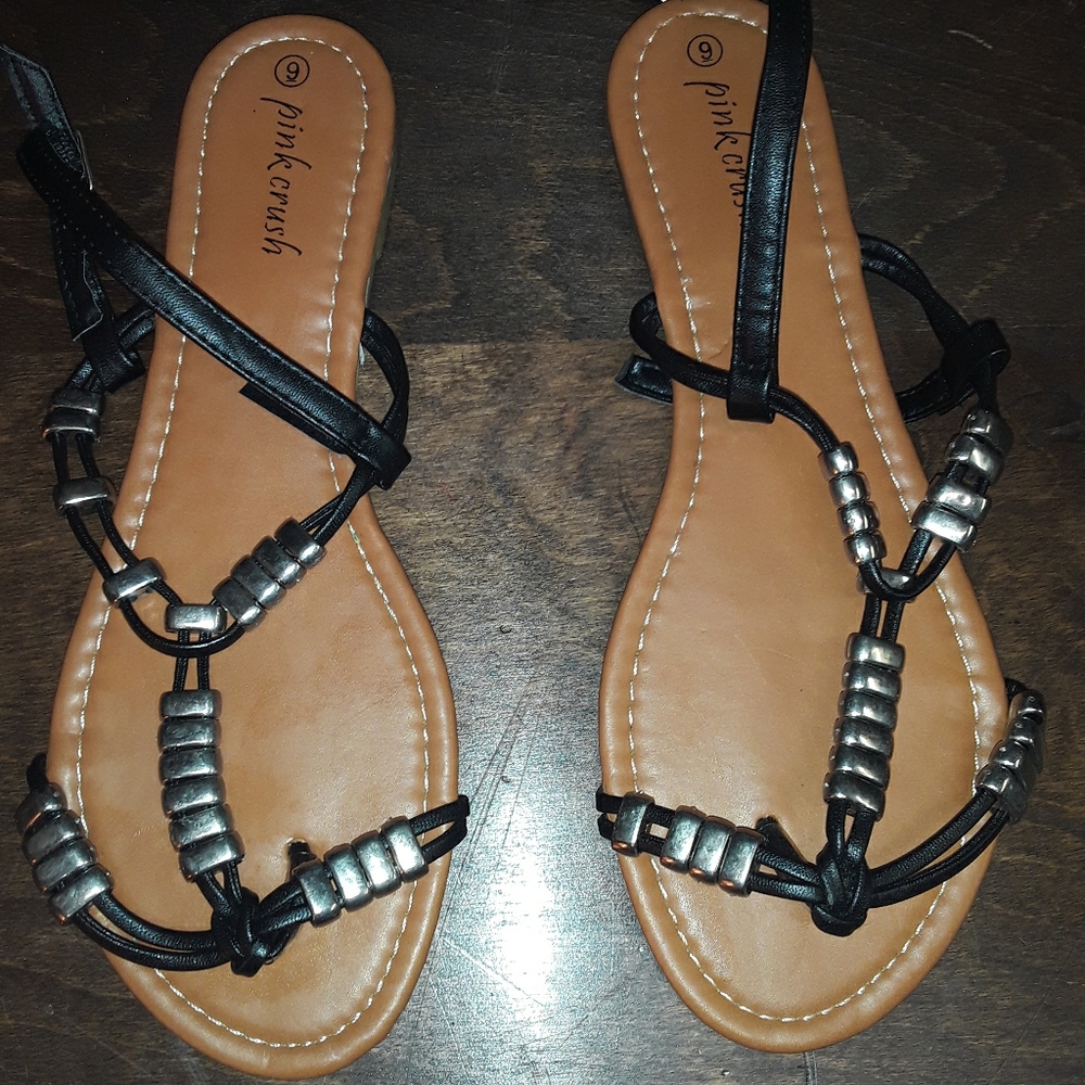 🆕️Black Studded Flat Sandals🆕️